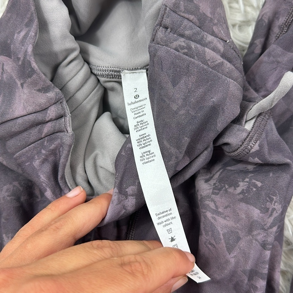 Lululemon Hug your Core Super High-Rise Tight 28" Rejuvenate Dark Chrome Multi - Picture 4 of 5